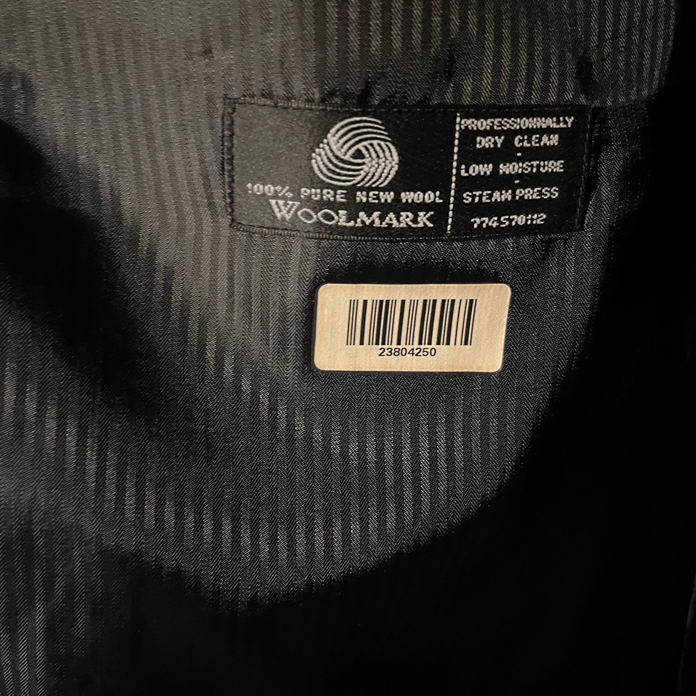 2 suit jackets size 50R
In like new condition - Picture 3 of 12